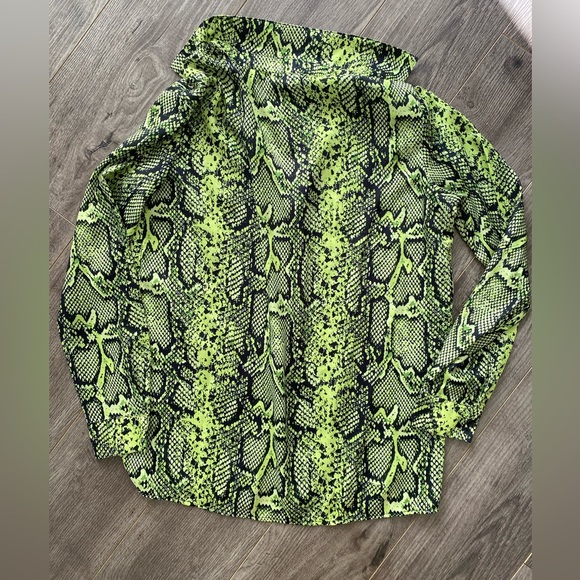 ASOS Na-kd neon green snakeskin print long sleeve button up blouse - Picture 5 of 8